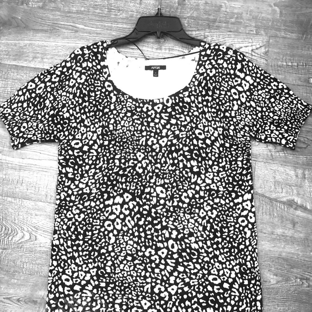Short sleeve black & white animal print sweater